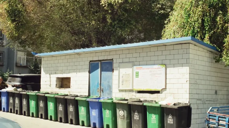 Varėnos gyventojams: kaip išvengti eilių atliekų rūšiavimo centruose