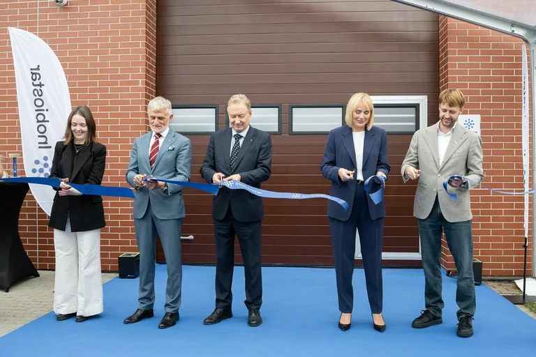 Klaipėdos uoste bandys iš popieriaus kurtą naftos sugėriklį